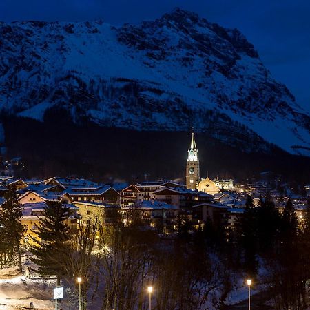 Hotel Corona Кортина д'Ампецо Екстериор снимка