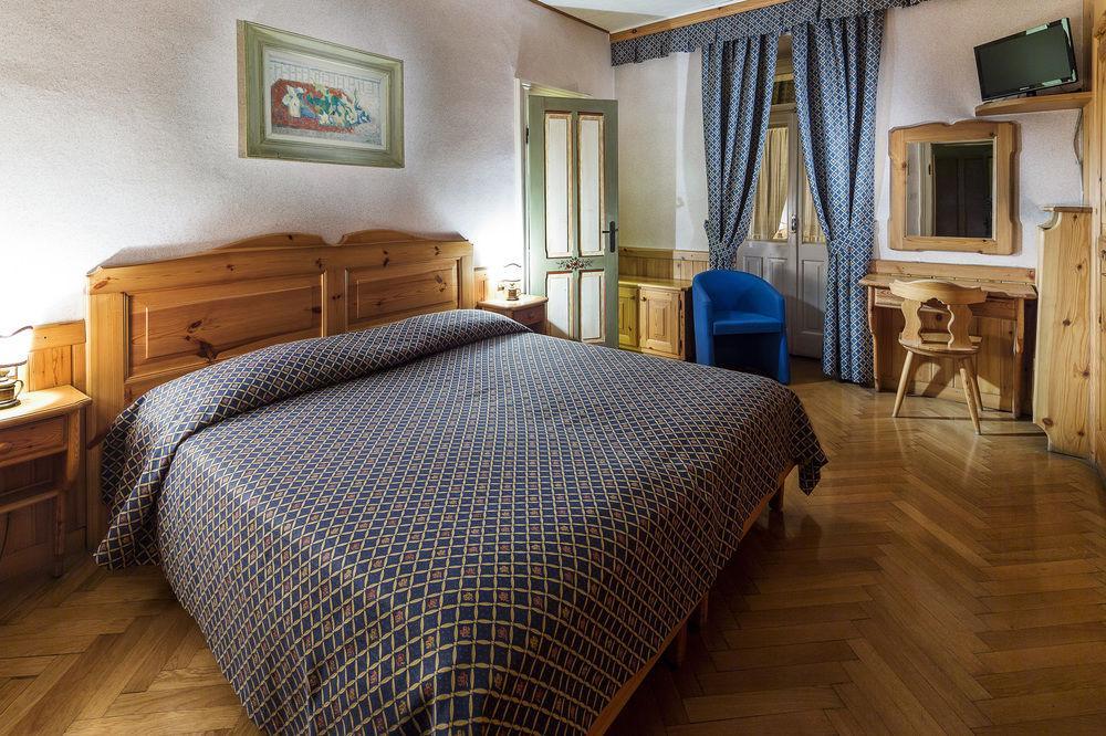 Hotel Corona Кортина д'Ампецо Екстериор снимка