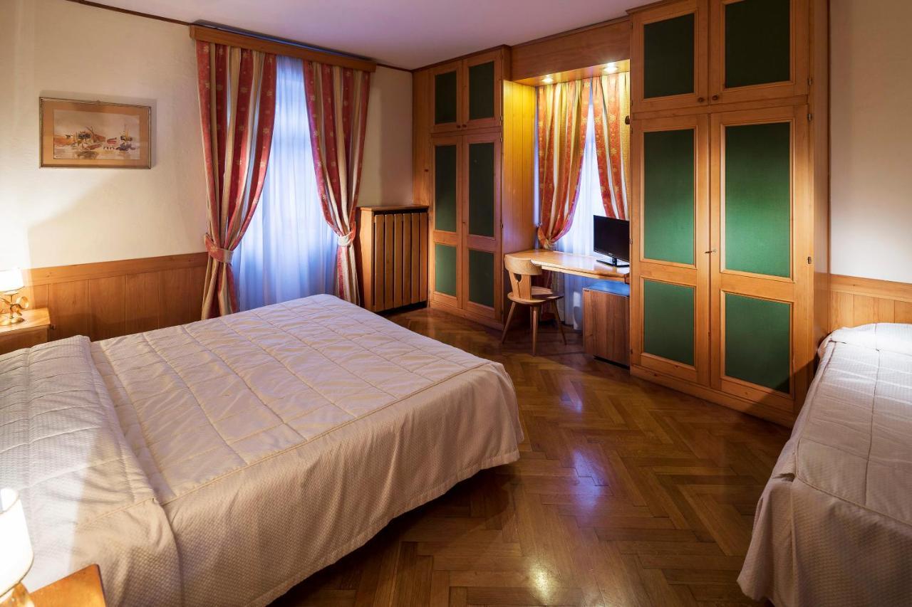 Hotel Corona Кортина д'Ампецо Екстериор снимка