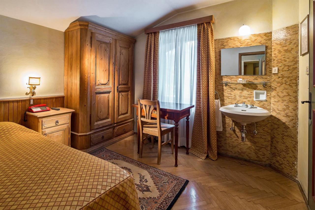 Hotel Corona Кортина д'Ампецо Екстериор снимка