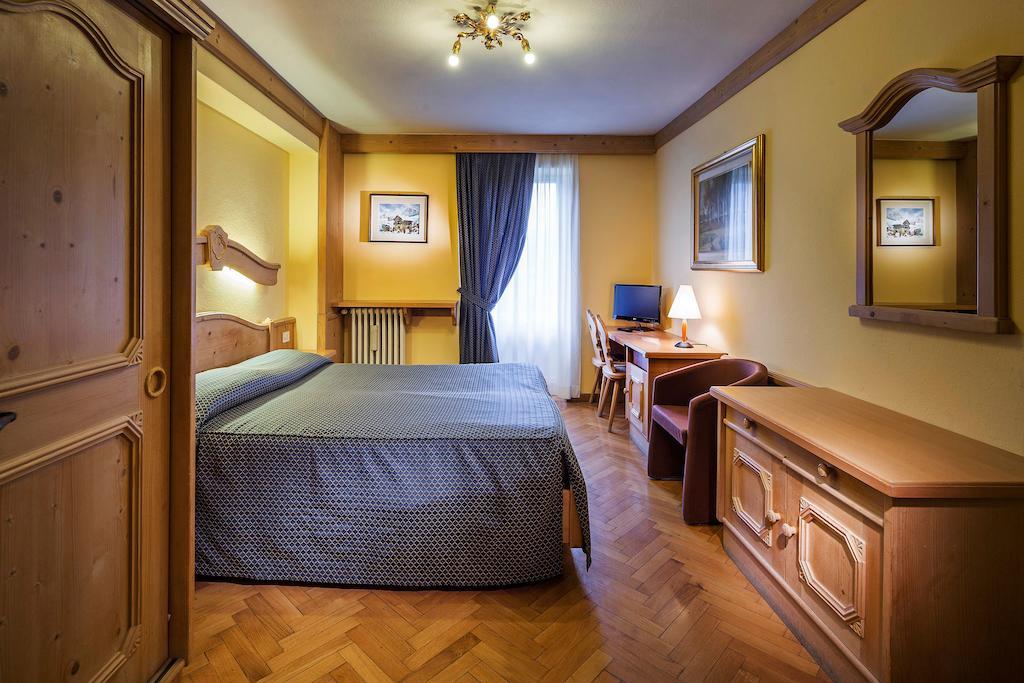 Hotel Corona Кортина д'Ампецо Екстериор снимка