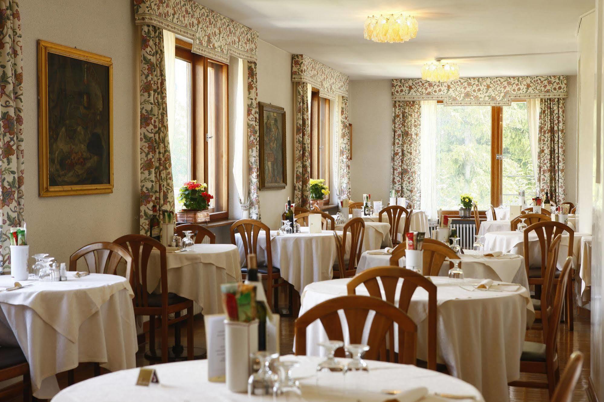 Hotel Corona Кортина д'Ампецо Екстериор снимка