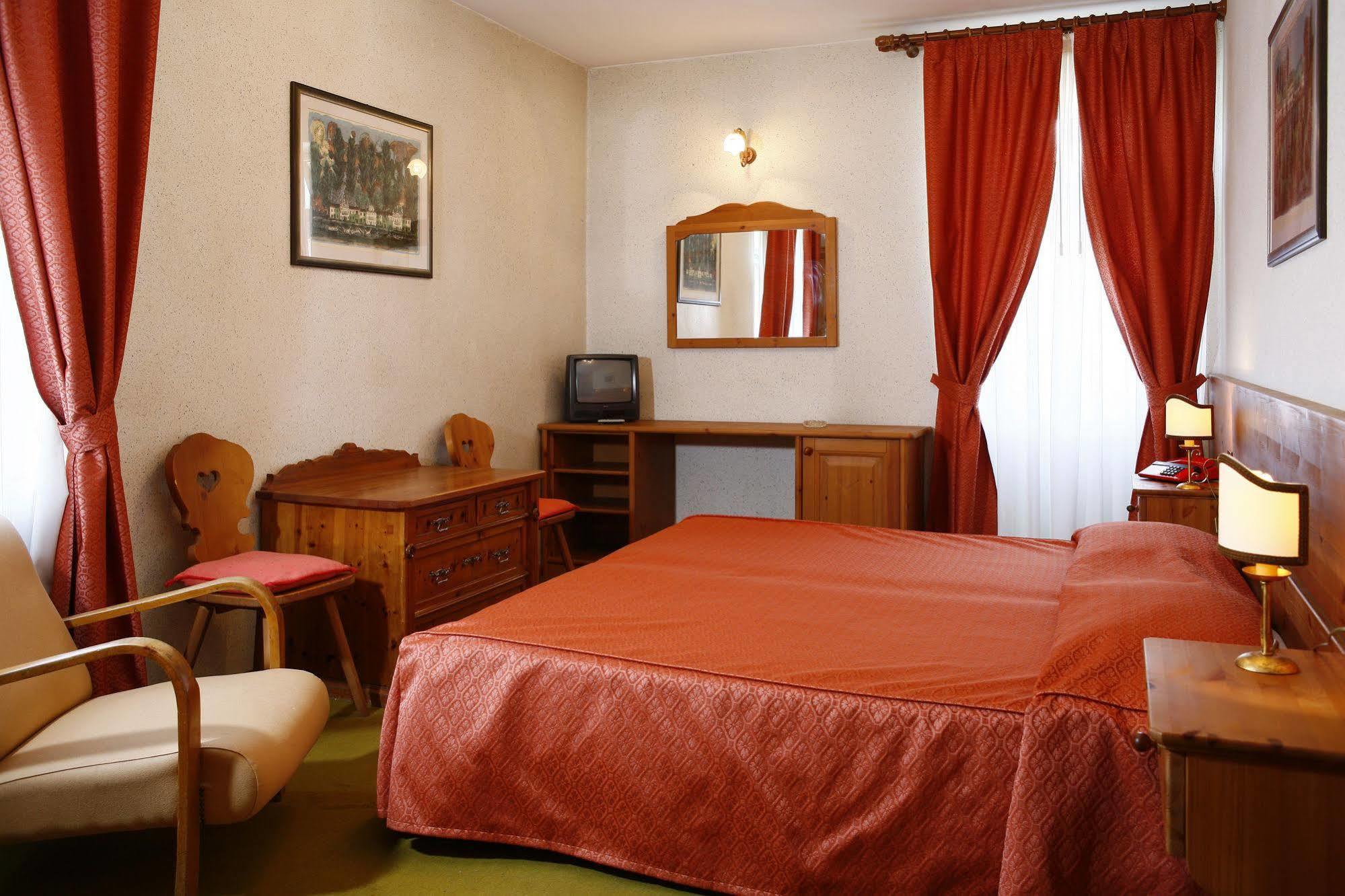 Hotel Corona Кортина д'Ампецо Екстериор снимка