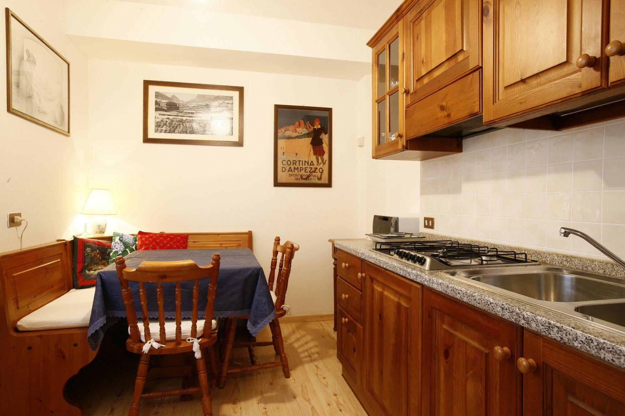 Hotel Corona Кортина д'Ампецо Екстериор снимка