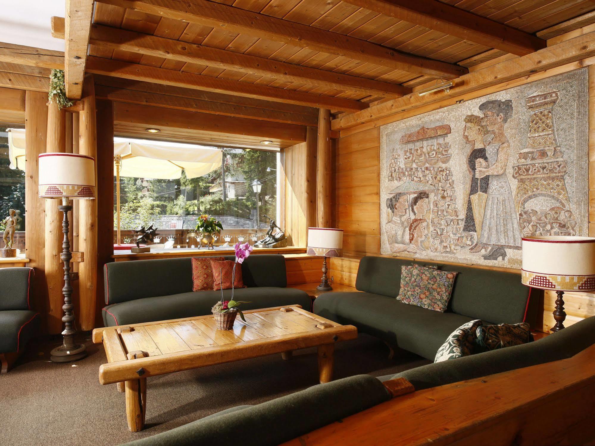 Hotel Corona Кортина д'Ампецо Екстериор снимка